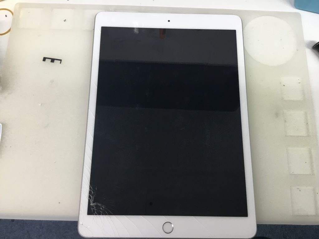 iPad7ガラス修理 工程はiPad5,6と同じ！？ iPad修理コラム   iPhone