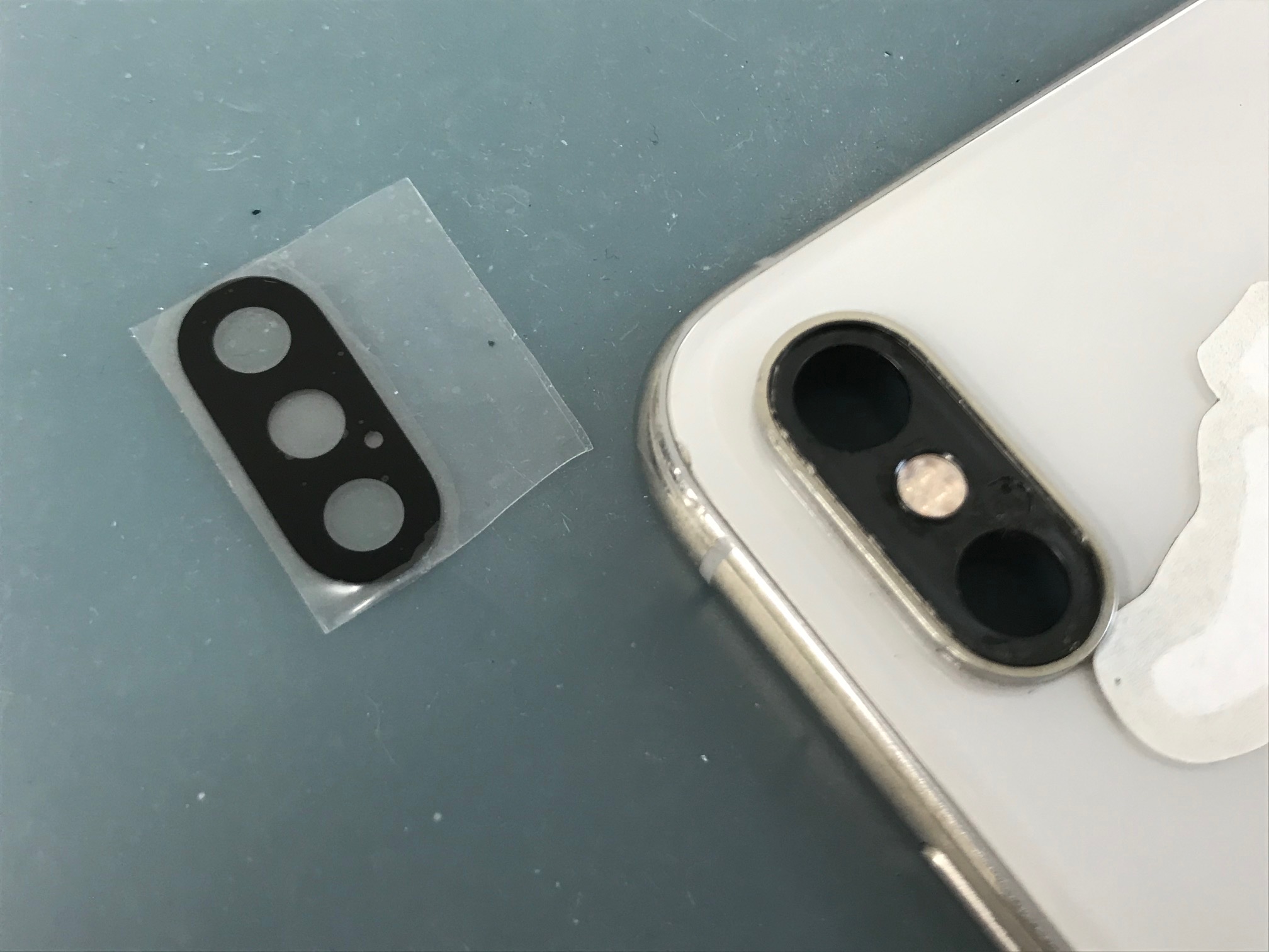 iPhone Xs アウトカメラに斑点が！割れたカメラレンズが原因？それとも 