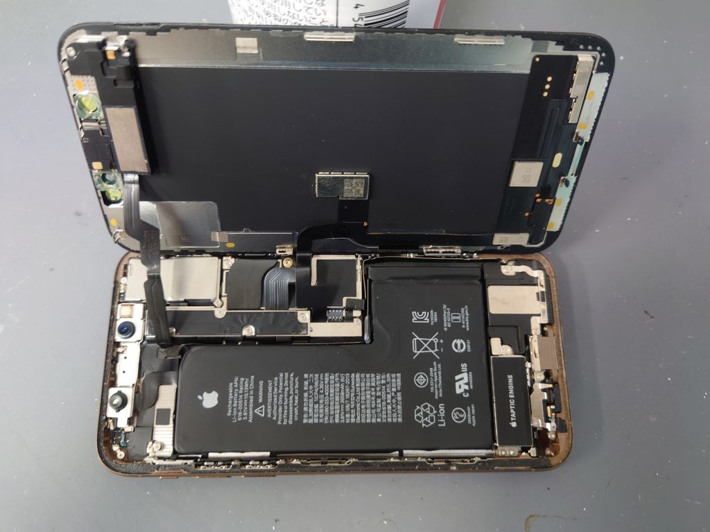 iPhone Xs 画面だけ修理します！|iPad修理コラム - スマホ修理ジャパン