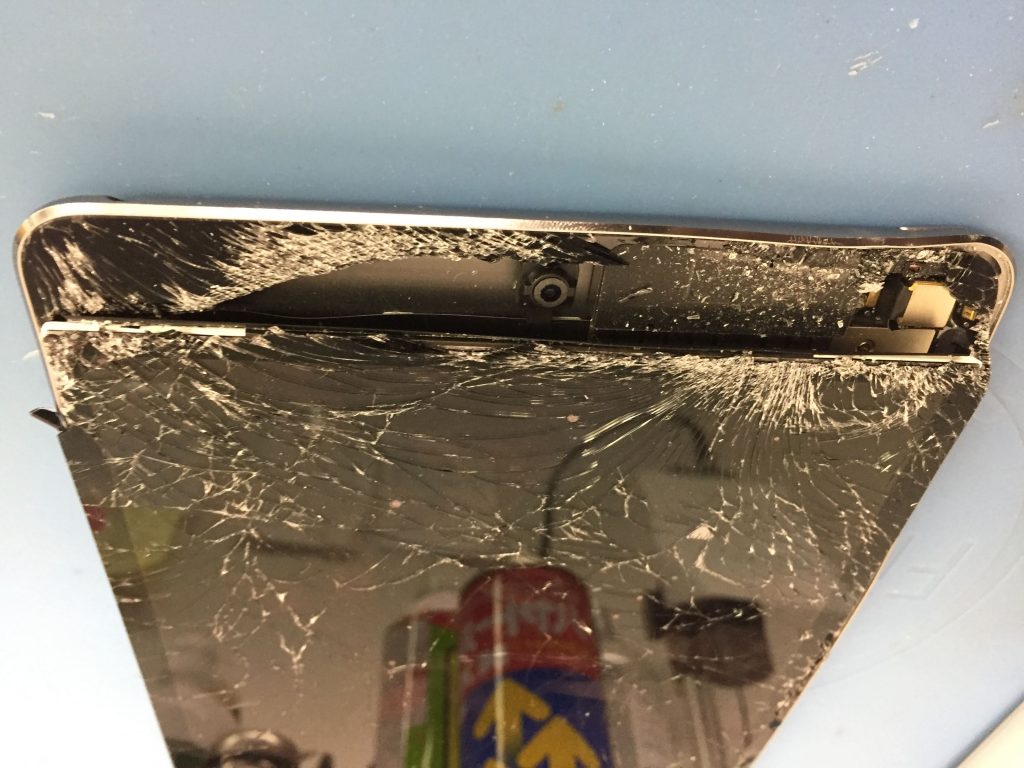 フレームの歪んでしまったiPadの修理