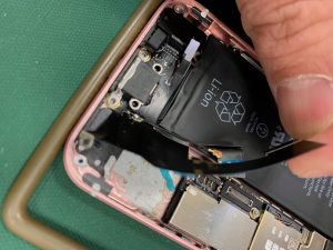 充電不具合の原因はバッテリーだけではありません。