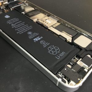 春の訪れとともに…iPhone SEのガラス割れ修理で見つけた“意外な事実”