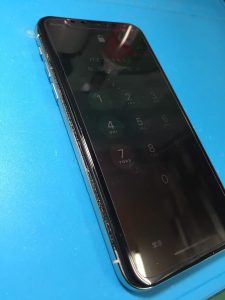 iPhoneXが膨れている！？