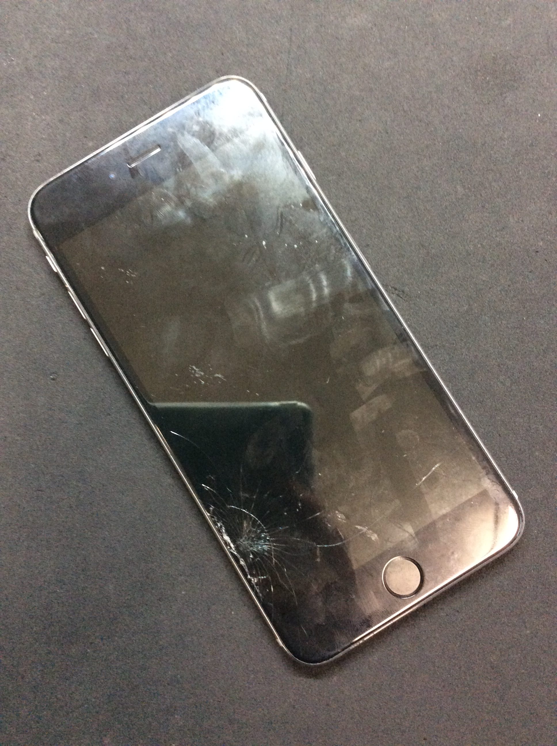 iPhone6 plusの画面修理！