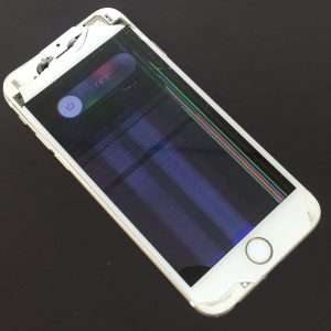 画面が割れてしまったときに絶対にやってはいけないこと