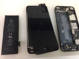 iPhone5　液晶浮きでご来店！
