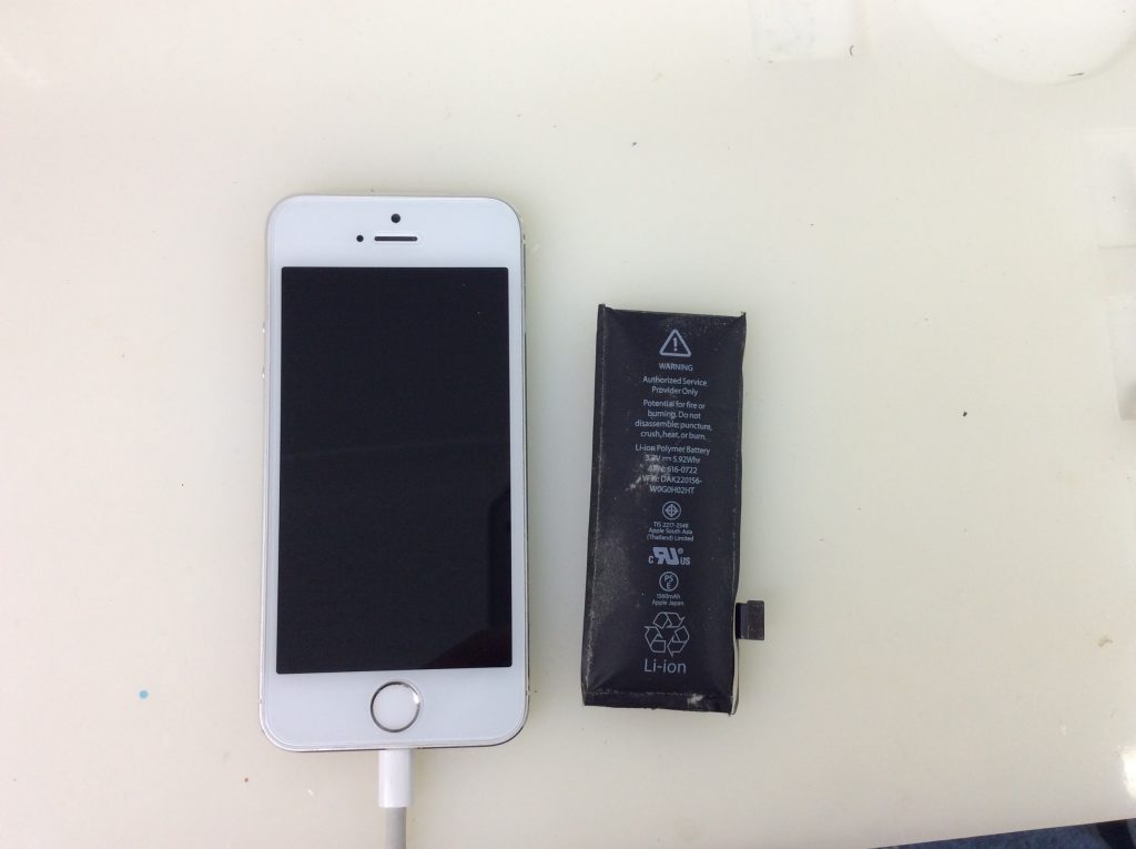 バッテリーの膨張は修理必須！