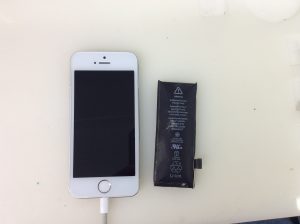 バッテリーの膨張は修理必須！