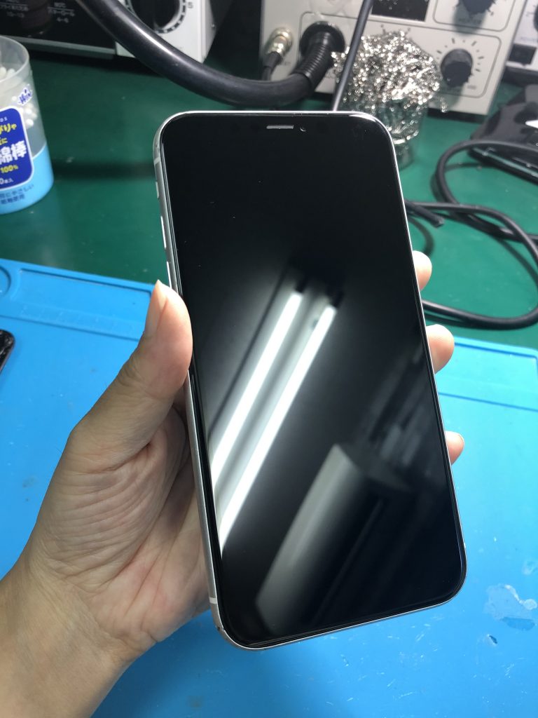 iPhoneXRガラス割れ+液晶漏れ