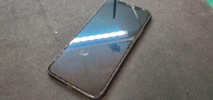 ※注意　iPhoneXs　【少しの水没でも致命傷になる！！】　「タッチ操作不能」