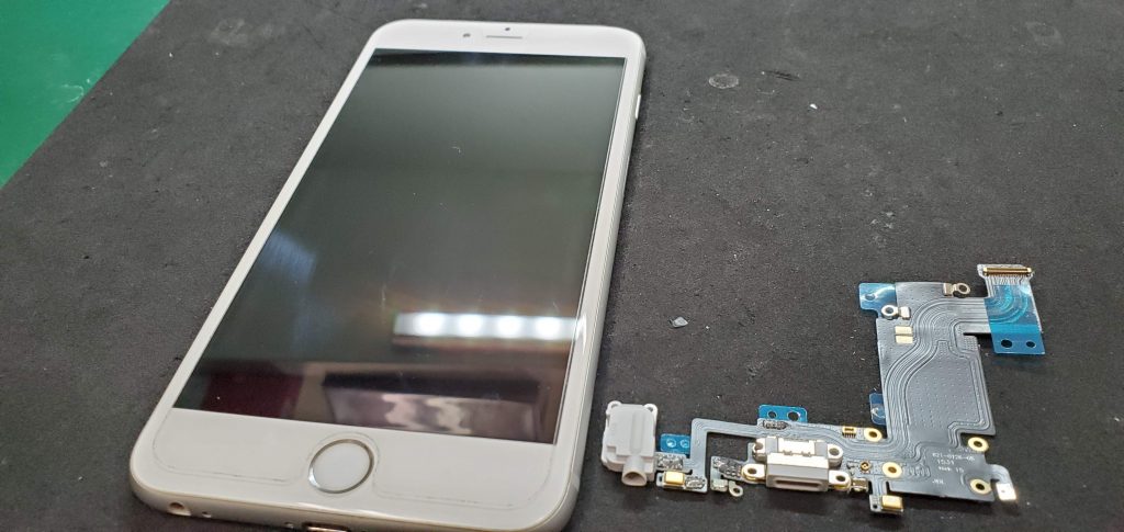 iPhone6sPlus 充電出来ない不具合でご来店！