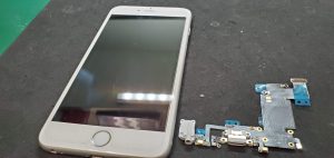 iPhone6sPlus 充電出来ない不具合でご来店！