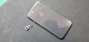 iPhone8　アウトカメラ修理でご来店！