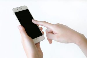 iPhone SE　新型が出るまで使いたいっ！