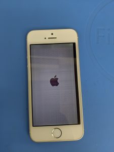 iPhone SEの液晶修理を行いました