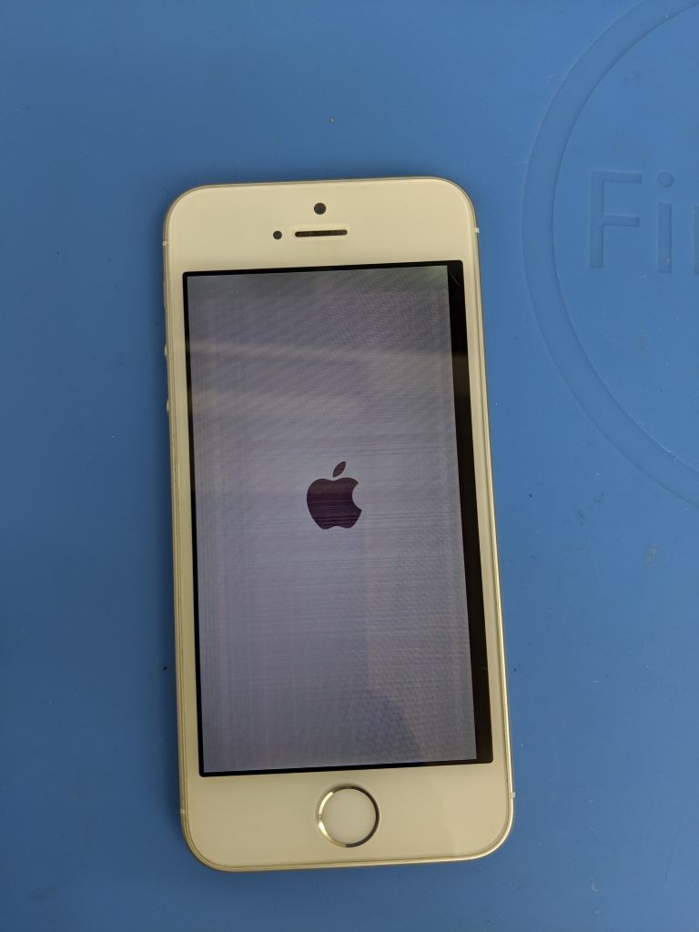 iPhone SEの液晶修理を行いました