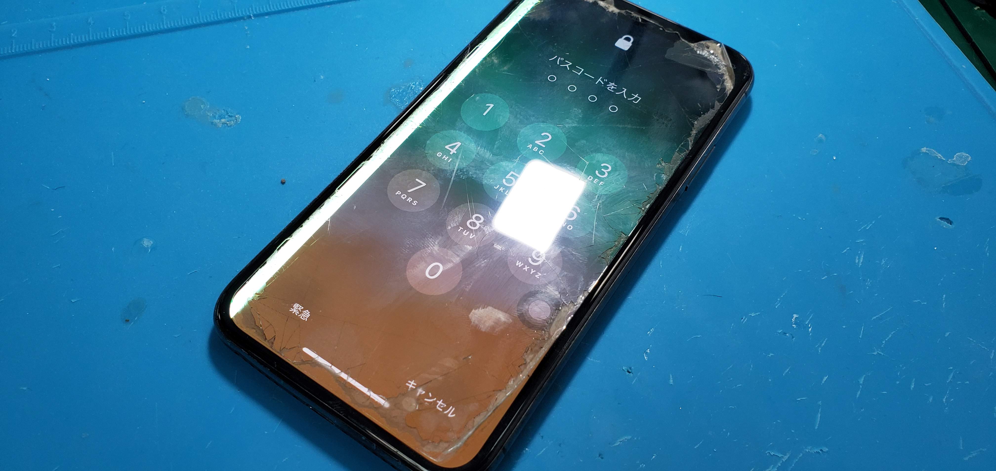 液晶破損のiPhone Xを画面修理！