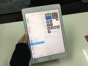 タッチ操作が反応しないiPad 6を直しちゃいましょう【デジタイザ交換】