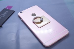 iPhone 6s Plus　「バッテリー交換」スマホリングがついていても可能です。