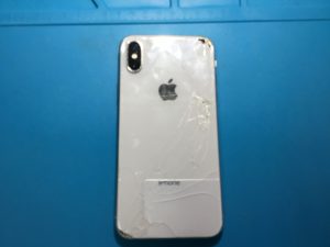 iPhoneのフレーム　歪みは元に戻ることはありません…それでも応急処置は可能！