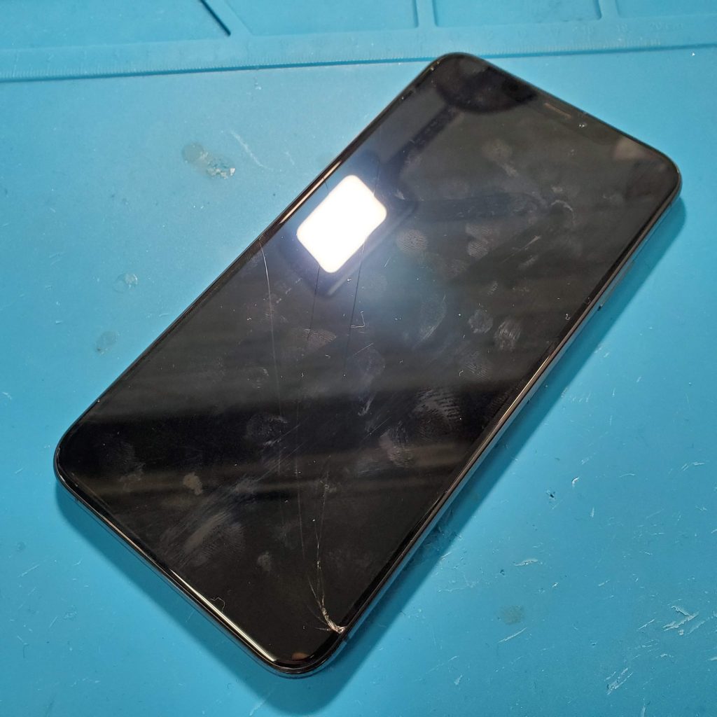 iPhoneXsMax　画面破損のトラブル増加中！