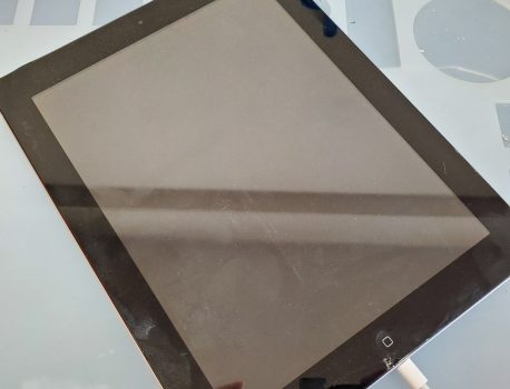 iPad4　の画面割れも即日で修理可能！お困りの方は新宿店へ！