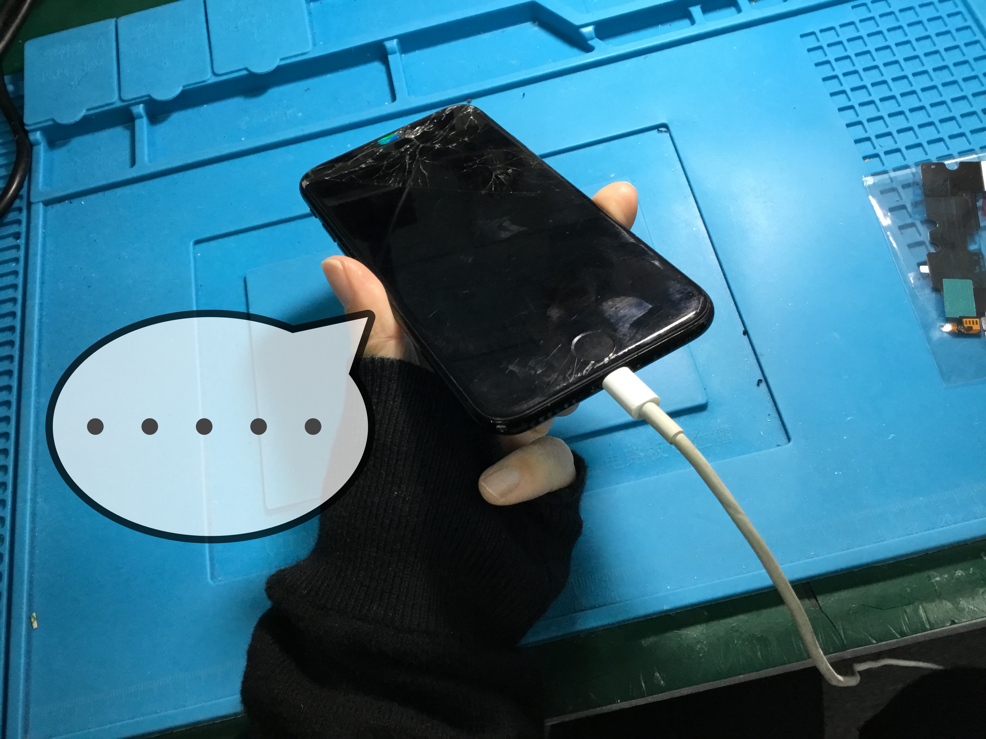 【電源が入らない？】iPhone7ライトニングコネクタ―修理