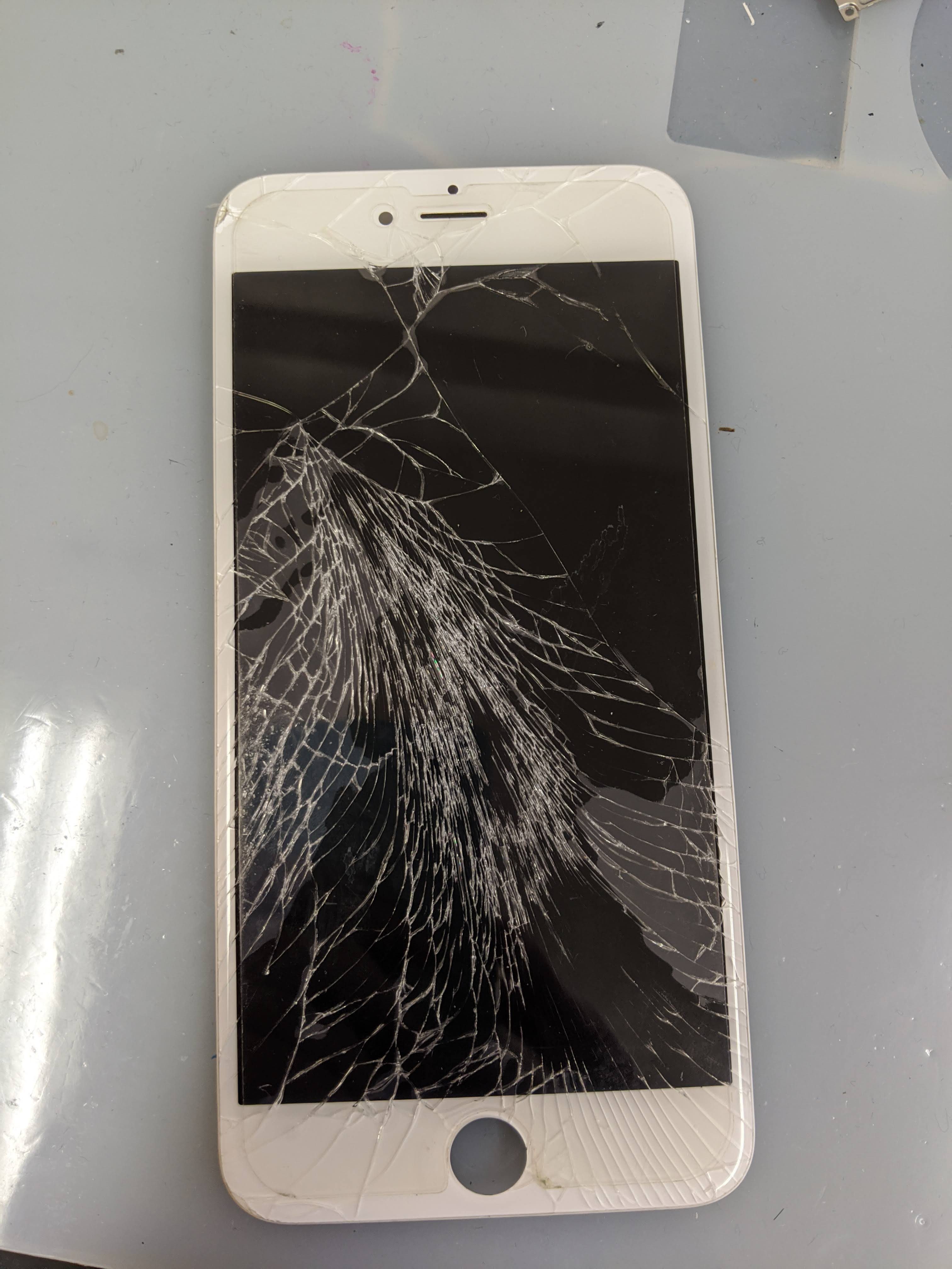 iPhone 6 Plusガラス割れ修理がすぐにできるお話