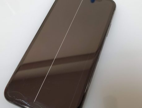 iPhoneX 液晶破損修理で新宿にて修理！！ 【この記事は画面が割れたまま使っている方必見です！】