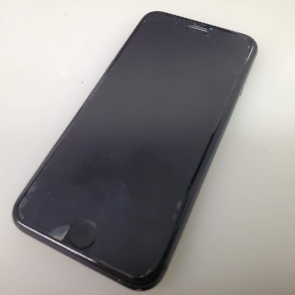 電源が切れない！？ボタン陥没からiPhone8を救え！