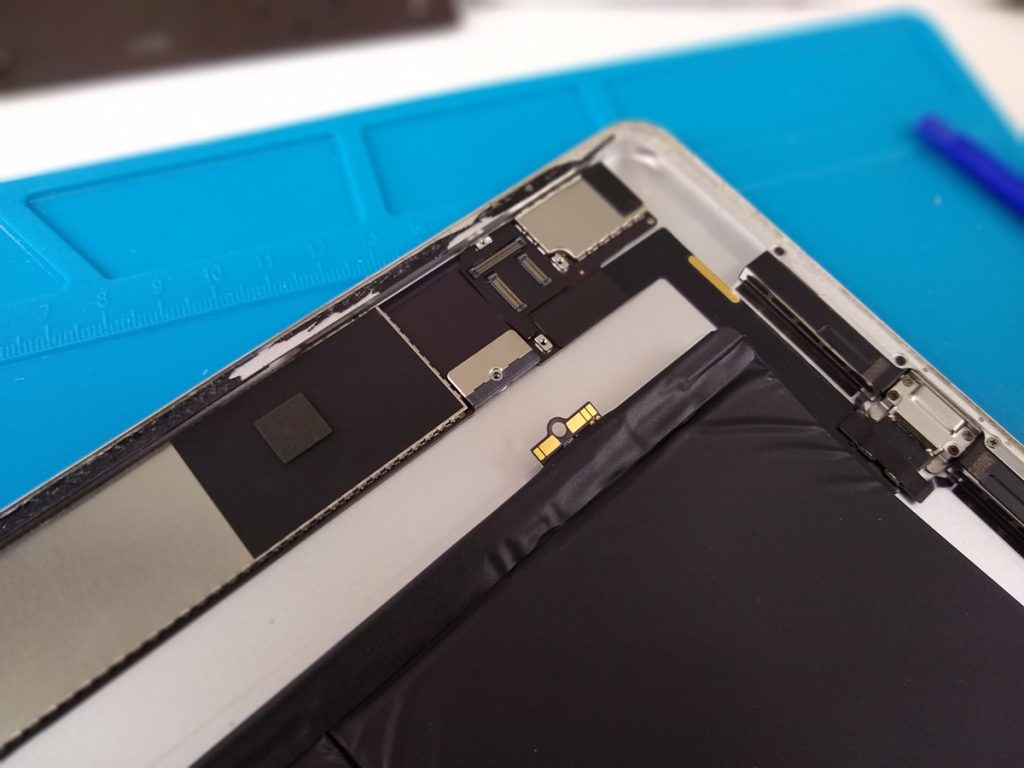 iPadのバッテリー交換の際に気を付けたいこと。