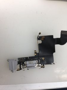 iPhone6sライトニング交換！！