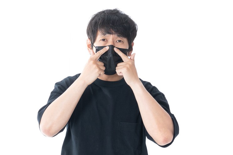 マスクしている男性