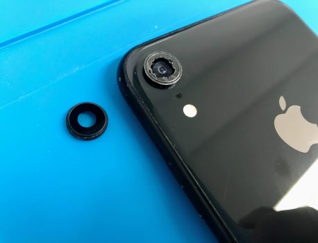 iPhoneのカメラレンズ割れの放置は危険！！【放置した場合のトラブルとApple正規店の修理料金】