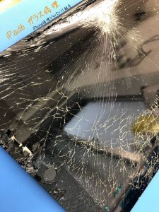 iPad第6世代のガラス、タッチパネル修理。データそのままで当日修理しております。川越駅徒歩5分、クレアモールのすぐそばに当店ございます！