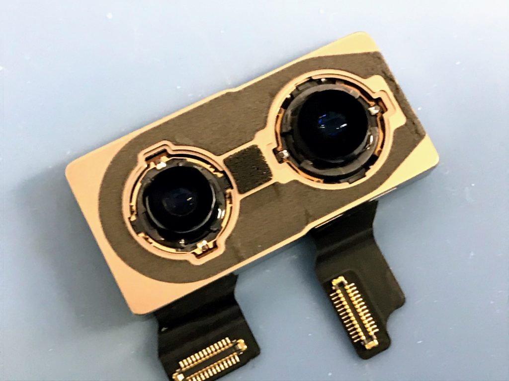 iPhoneXのアウトカメラに写っているモヤを修理