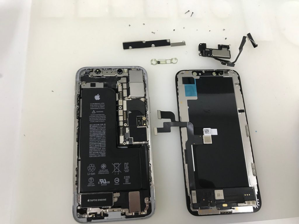 画面の色が変 Iphone Xs の有機el画面を即日修理 Iphone修理ジャパン新宿店スタッフブログ