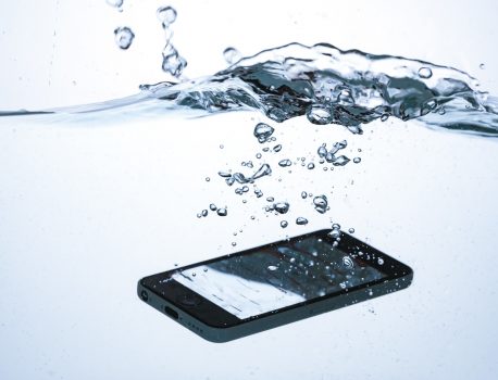 機械に水は天敵！！じゃあiPhoneは…？