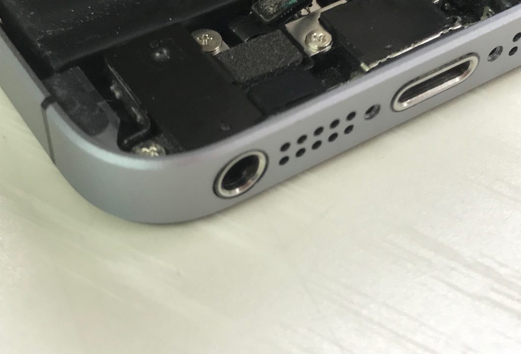 故障とは限らない Iphoneのイヤホンジャックがうまく機能しないときの対処法 Iphone修理ジャパン渋谷店スタッフブログ
