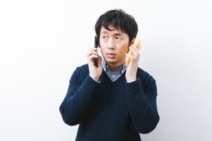 【iPhone 通話 トラブル】電話すると自分の声が相手に聞こえない！？原因は？