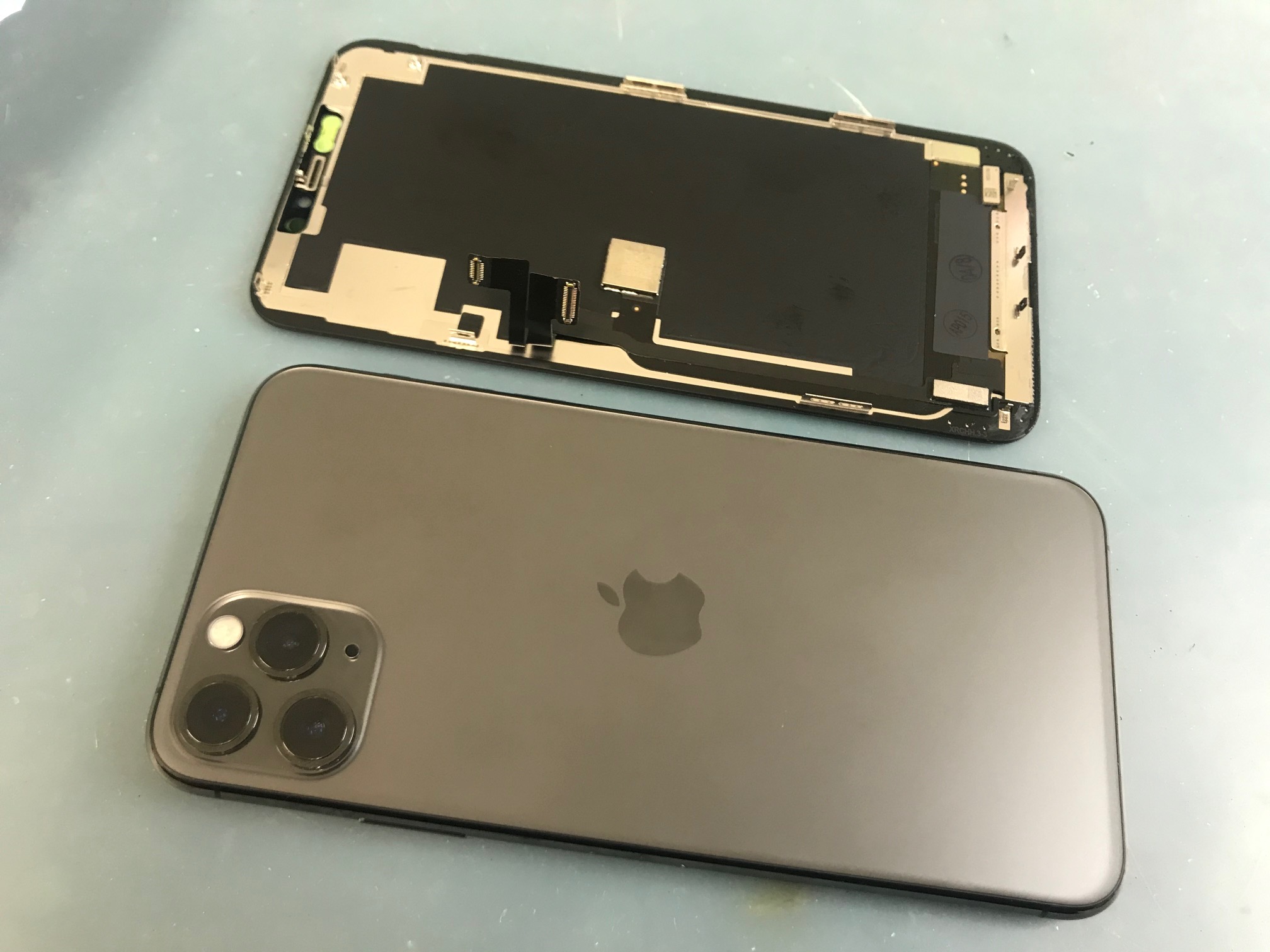 iPhone11ProMaxのガラス割れ・タッチ不良も画面修理で即日直しましょう♪