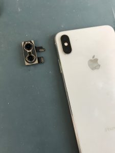 iPhone XsMaxのカメラが真っ暗！修理で直る？端末交換が必須？