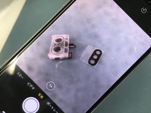 iPhone Xs アウトカメラに斑点が！割れたカメラレンズが原因？それとも故障？