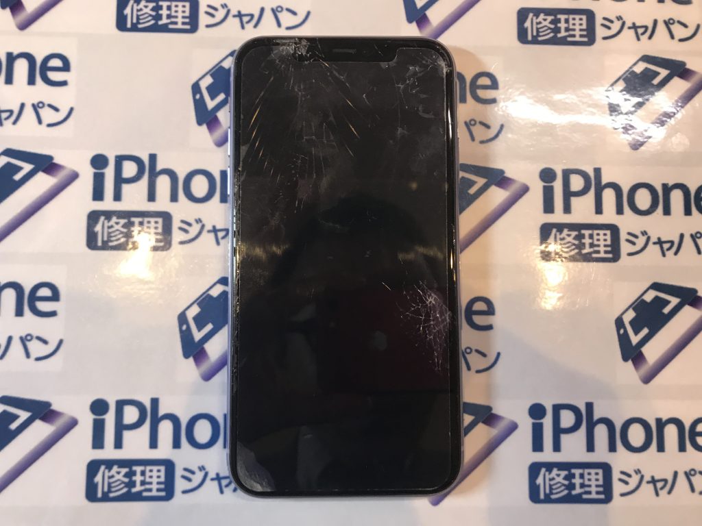 おはようございます☺iPhone11の画面に穴が空いてしまった場合💦