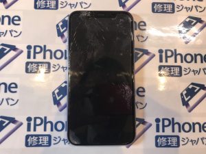 おはようございます☺iPhone11の画面に穴が空いてしまった場合💦