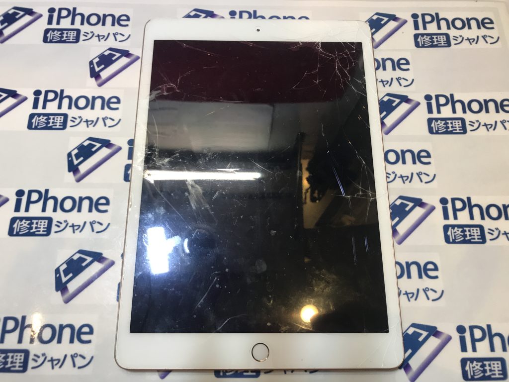 iPad7ガラス割れ修理。