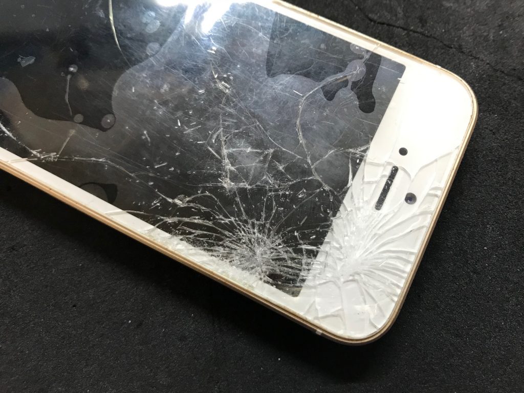 Iphoneのガラス割れ放置は危険です Iphone修理ジャパン川越店スタッフブログ
