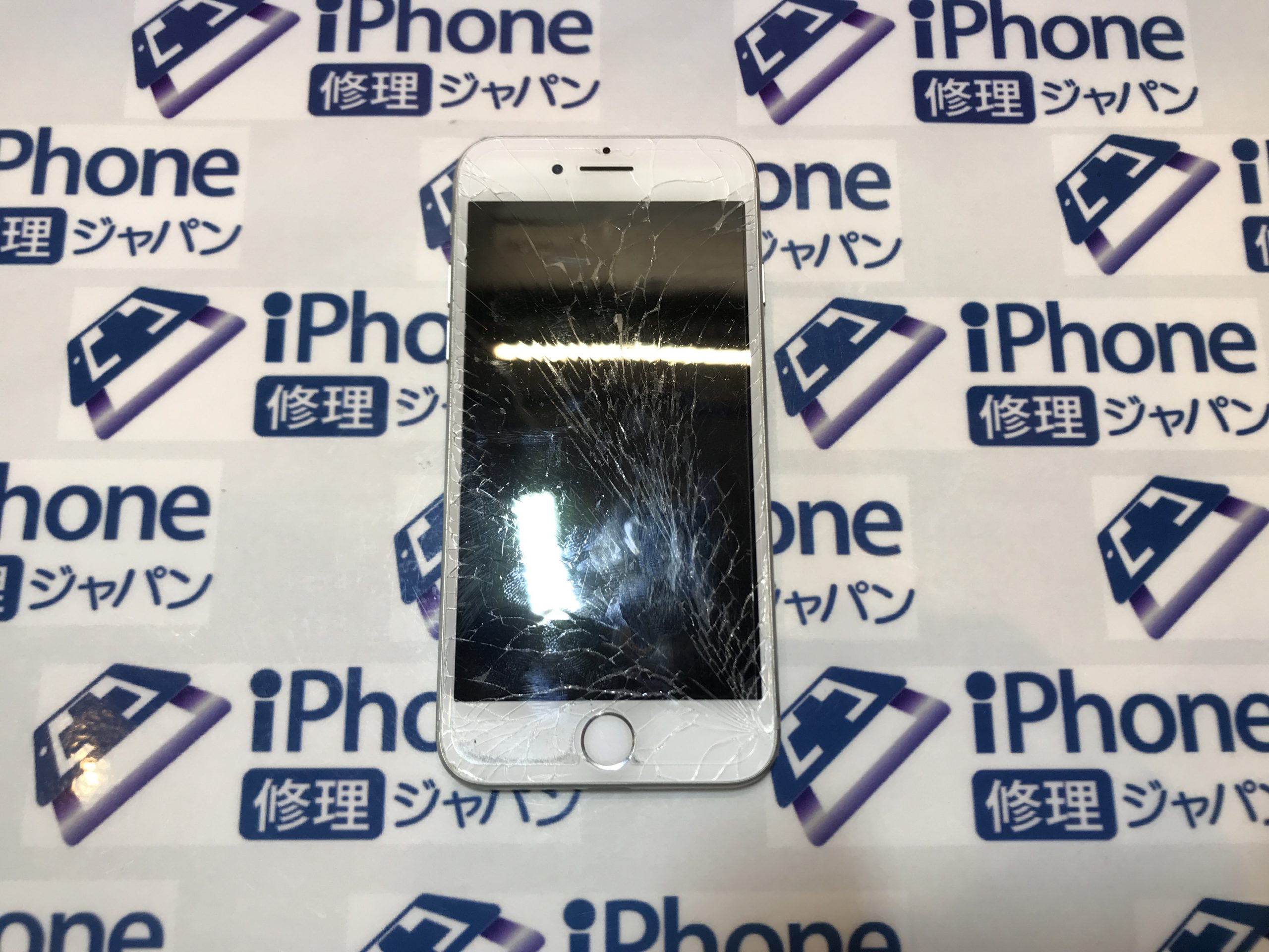 iPhone7画面割れ修理。