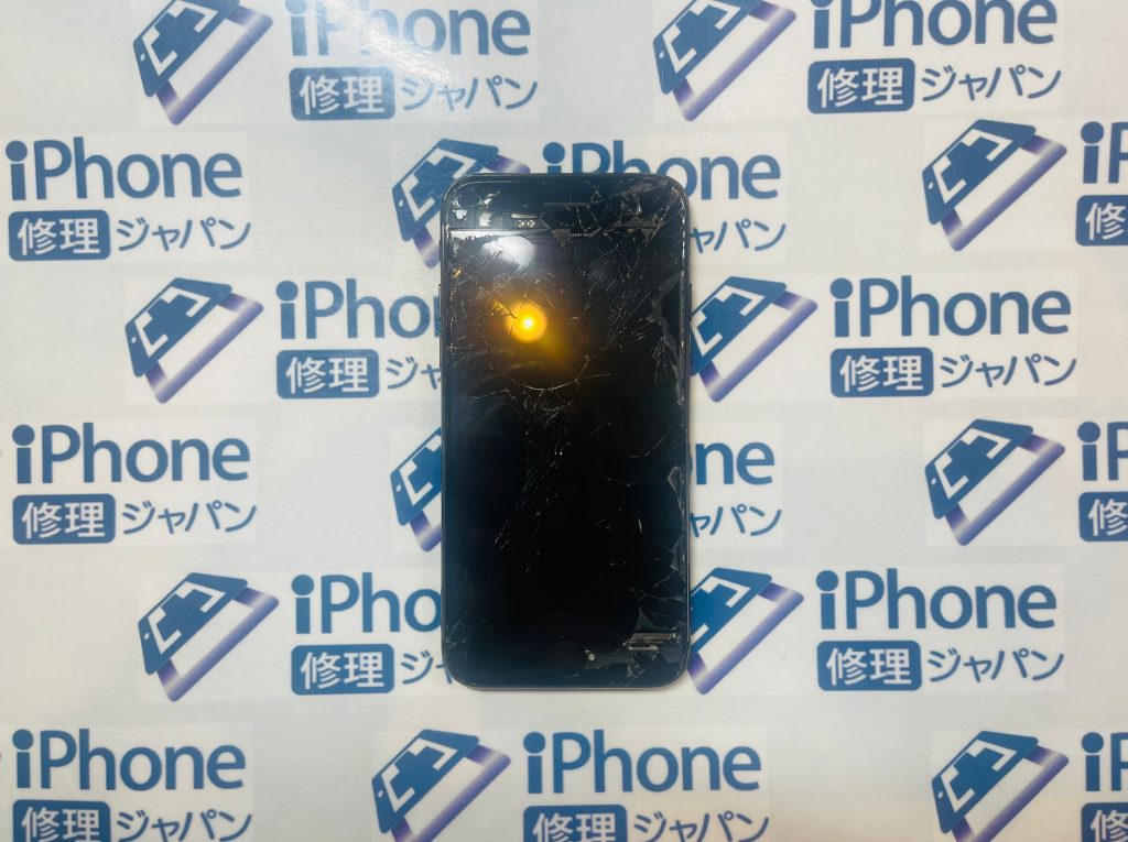 iPhone7画面修理ならびにバッテリー交換。