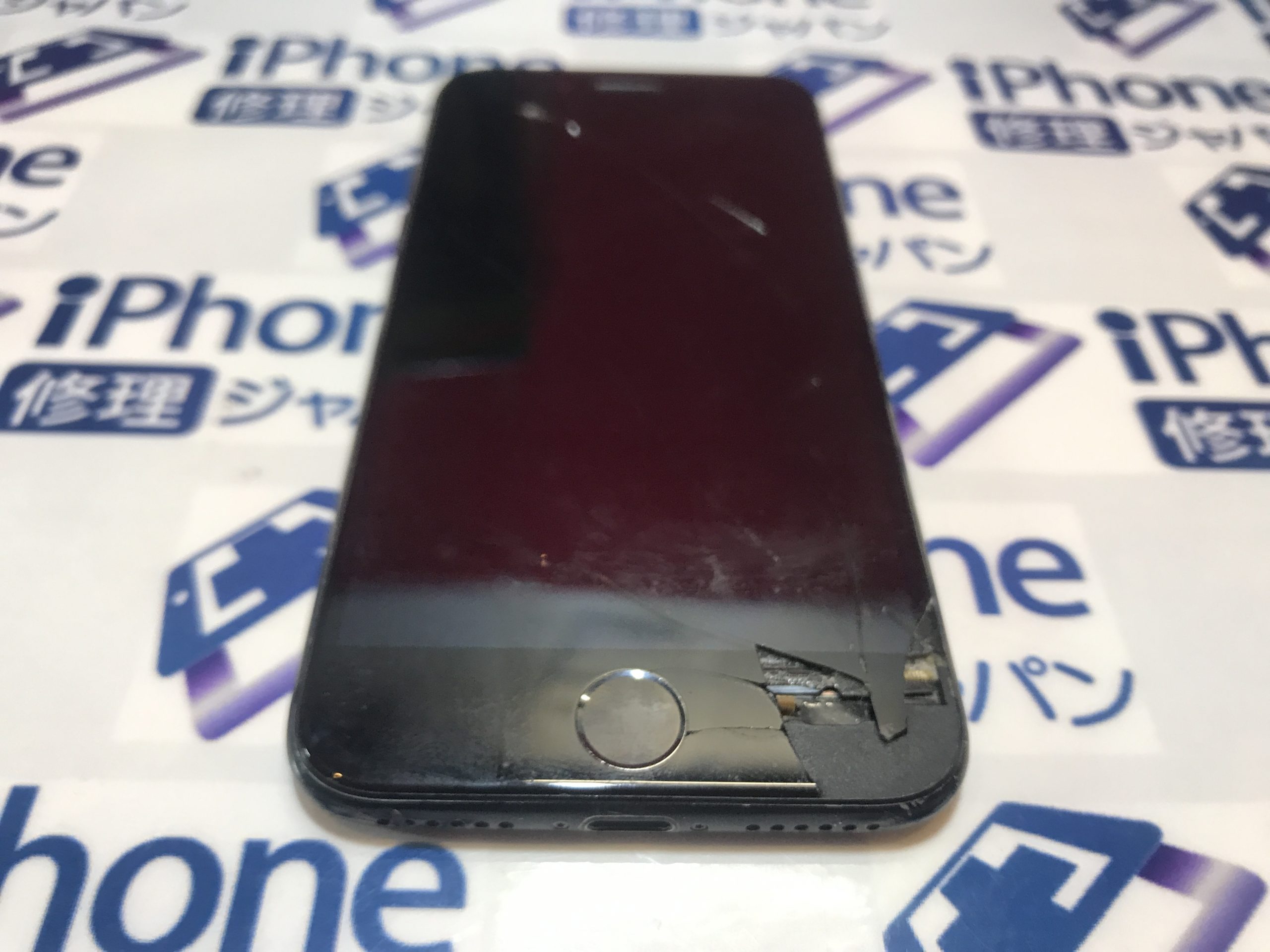 iphoneに穴が空いてしまった場合の修理。